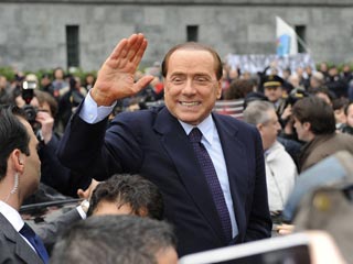 Знакомства и романтические отношения Берлускони обернулись судом