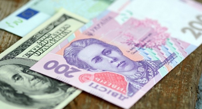 Эксперты: в ближайшие дни курс доллара продолжит рост»