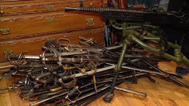 Экс-милиционер разворовал коллекцию раритетного оружия по заказу Януковича и Ко
