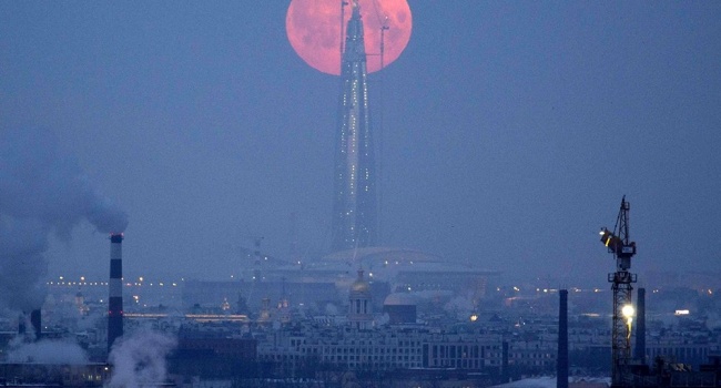 Пользователи поделились самыми красивыми снимками суперлуния