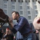 Политолог: кто-то целует коров, кто-то говорит про «зубожіння», а кто-то платит дотации гражданам за удержание коров – 2500 грн