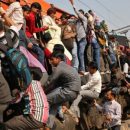 В сети появились самые курьезные фото индийских поездов