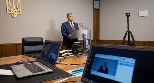 Блогер: когда Порошенко не может лично приехать в суд страны, президентом которой он является, значит, что что-то пошло не так