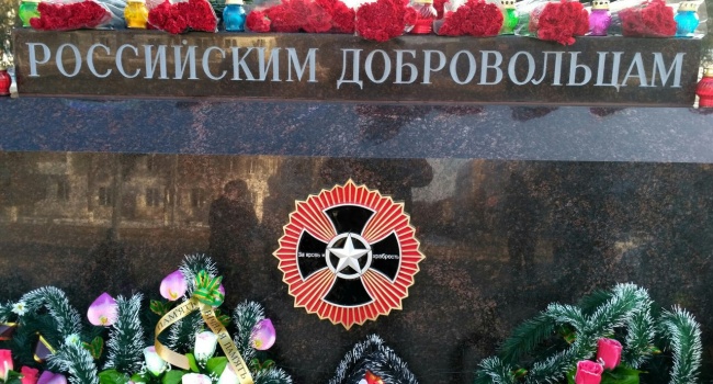 Журналист: «В Сирии и на Донбассе установлены совершенно одинаковые «русские» памятники»
