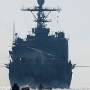 Большой десантный корабль ВМС США с сотнями морпехов вошел в Черное море