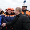 Посетив Керченский мост, Путин назвал дату открытия автомобильного движения
