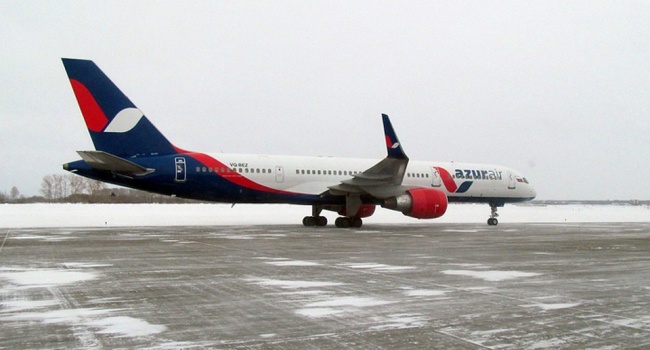 Полиция внезапно начала тщательный досмотр российского самолета в аэропорту Лондона