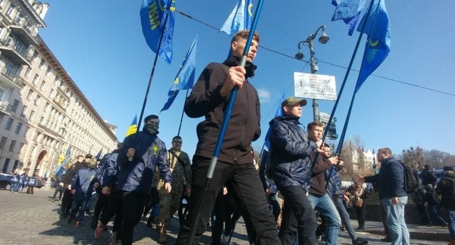 Политолог: понимали ли националисты, к чему из лозунги могут привести, чьи такни могут быть в Киеве?