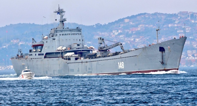 Путин отправил в Сирию десантный корабль с военной техникой на борту
