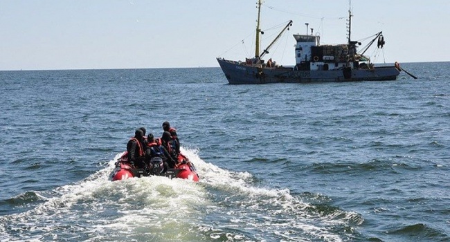 Двое членов экипажа российского судна «Норд» обхитрили украинских пограничников, сбежав в Беларусь