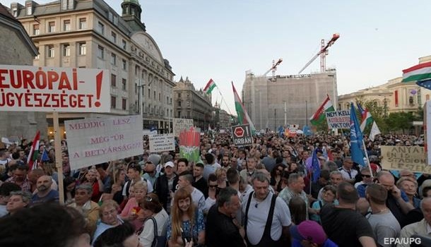 Массовые митинги в Будапеште: митингующие протестовали против пропаганды