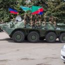 В Горловке боевики «ДНР» в честь 9 мая выгнали в центр города БТР и открыли стрельбу