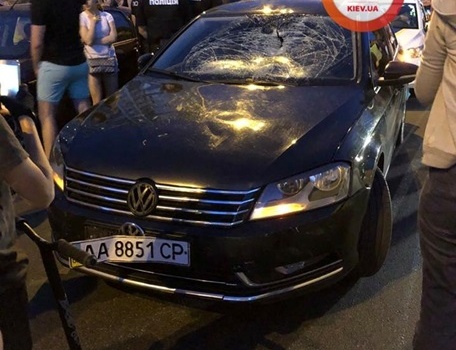 «От удара отлетел метров на 100»: в Киеве авто из кортежа Порошенко сбило на «зебре» ребенка, - СМИ