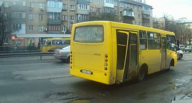 ЧП в Киеве: маршрутка насмерть сбила женщину на пешеходном переходе
