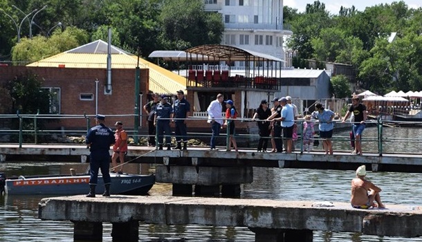 ЧП в Николаеве: на глазах у родителей 14-летняя девушка прыгнула в воду и утонула