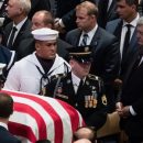 Порошенко плече к плечу со Столтенбергом на церемонии прощания с Маккейном – «послание» покойного сенатора