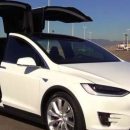 Обновление Tesla убило в автомобилях автопилот