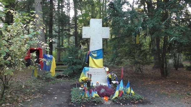 В Мюнхене пропагандист Путина из Великобритании надругался над могилой Степана Бандеры