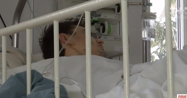 Шок в ровенской больнице: пациент накинулся на врачей, бил стекла и выпрыгнул из окна 4 этажа