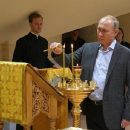 Путин пришел в церковь с забинтованным пальцем: стала известна причина