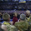 Нам опять навешали лапши: со всей толпы на сцене рядам с Тимошенко всего два воина оказались киборгами