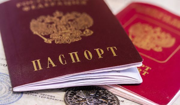 «Будут оформлять, как репарации?»: Цимбалюк озвучил сумму, которую Путин потратит на российские паспорта на Донбассе