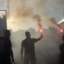 Дымовые шашки и файера: сотни людей вышли на Майдан из-за решения ЦИК по Клюеву и Шарию