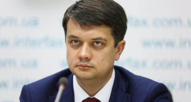 «Гадание на кофейной гуще»: Дмитрий Разумкой рассказал, какие изменения могут быть внесены в закон об особом статусе Донбасса