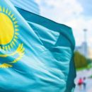 «Жгут, бьют и стреляют»: В Казахстане в результате конфликта горит все село, а силовики не прибывают