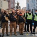 «Благодатный огонь в Украине»: Полиция тщательно смотрит за порядком у храмов в Киеве