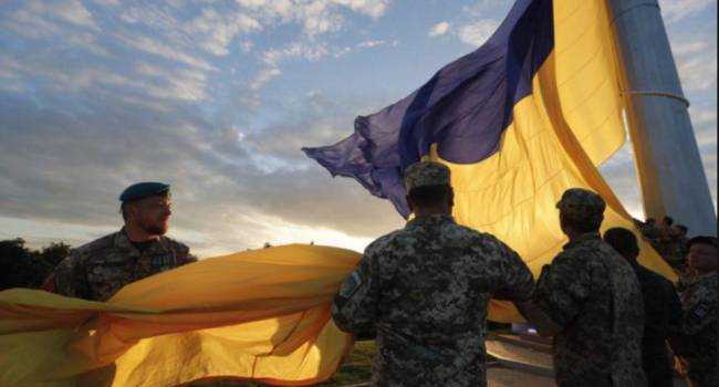 Омелян: оккупантам не по себе от того, что в центре Киева развивается сине-желтый флаг и у него фотографируются масса людей
