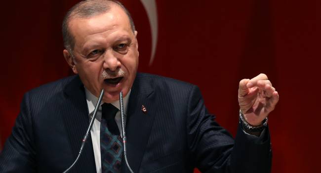 Эрдоган вводит в Турции комендантский час