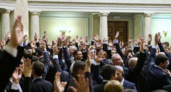 Ветеран АТО: первое, что сделали кадры Зеленского – закрыли дело против организаторов голосования за «диктаторские законы 16 января»