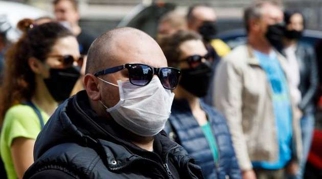 Несколько десятков предпринимателей Ужгорода протестовали против жесткого карантина
