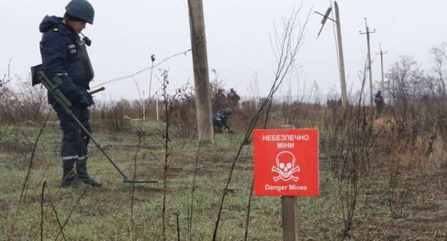 «У Донецка установлено более 1300 противотанковых мин»: оккупанты на Донбассе активно минируют дороги и поля
