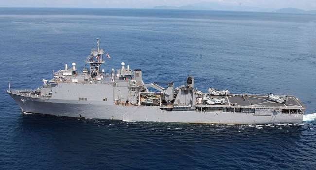 «В РФ весьма встревожены»: очередной боевой корабль США вошел в воды Черного моря